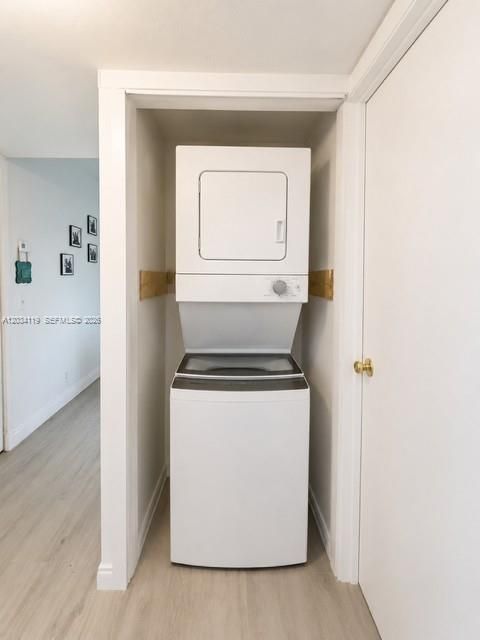 For Sale: $224,900 (2 beds, 2 baths, 1000 Square Feet)