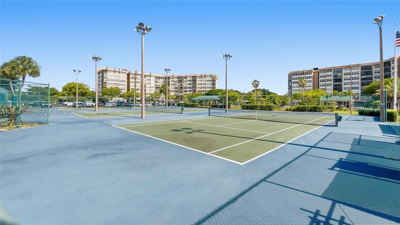 Tennis/pickleball Courts