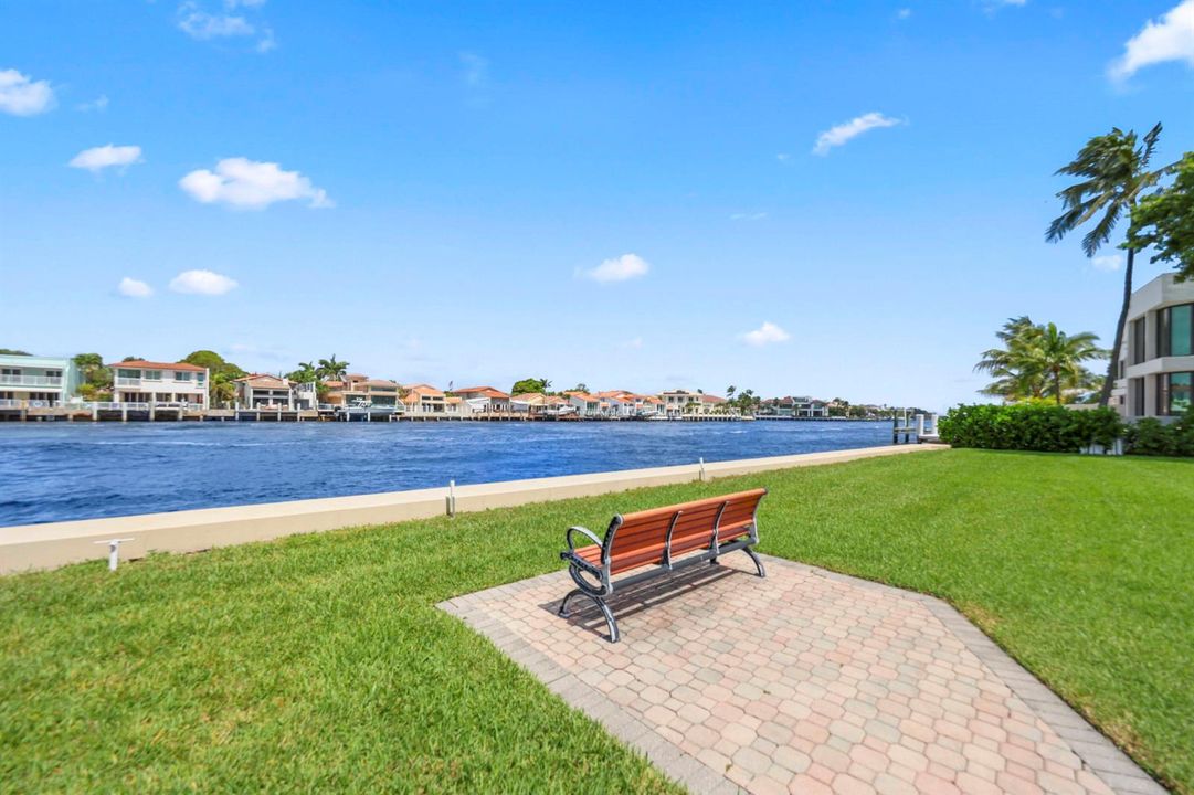 Private Sitting Area - Intracoastal