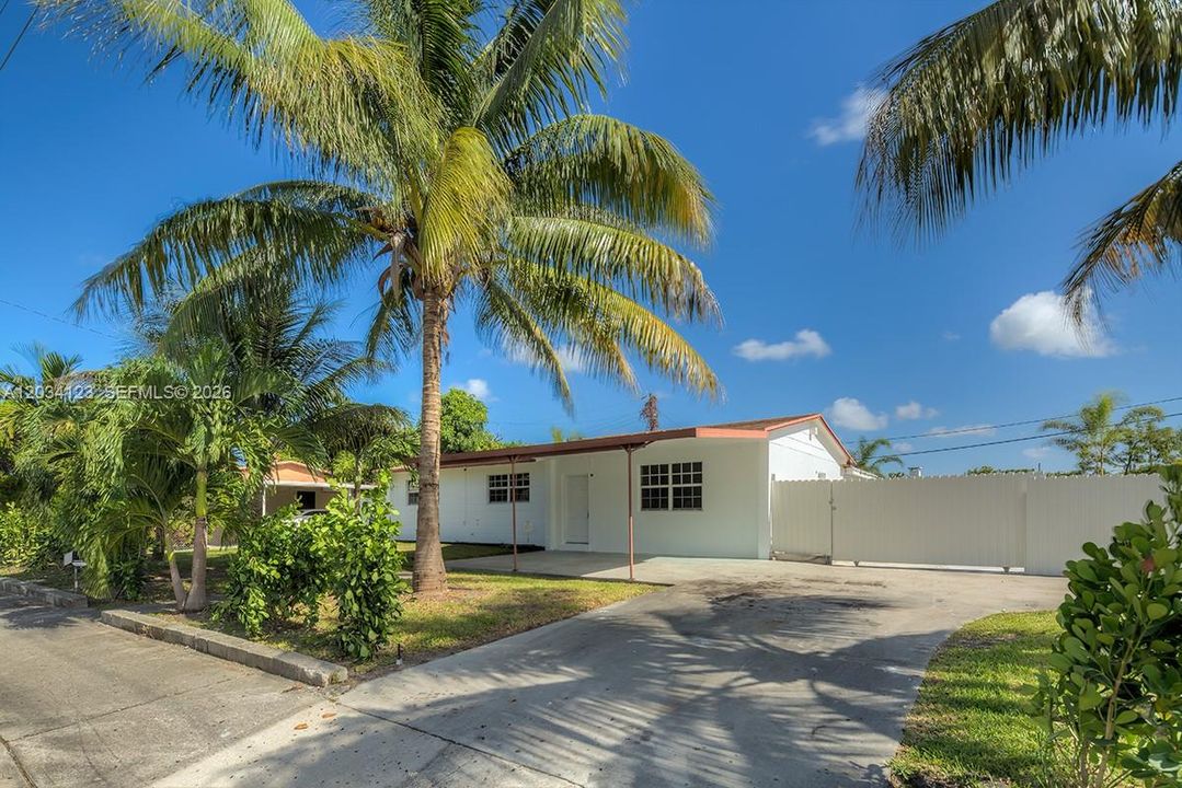 For Rent: $4,300 (4 beds, 2 baths, 1491 Square Feet)
