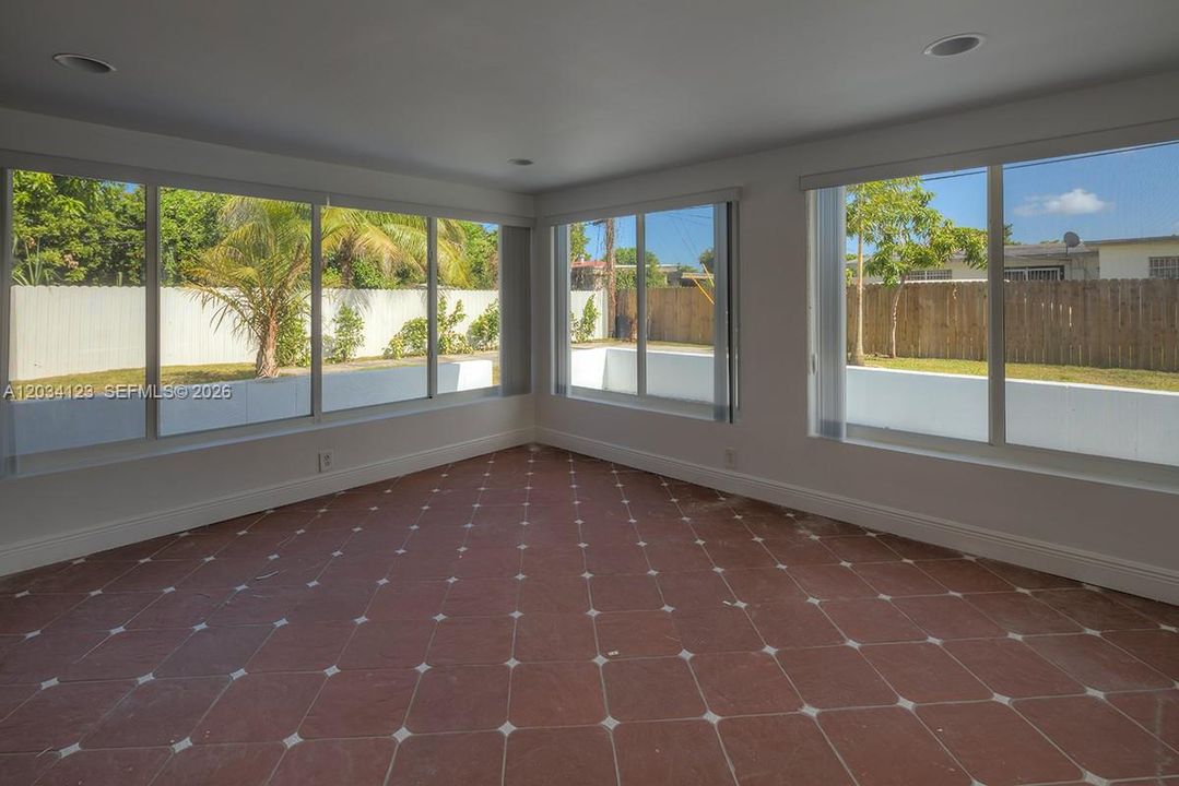 For Rent: $4,300 (4 beds, 2 baths, 1491 Square Feet)