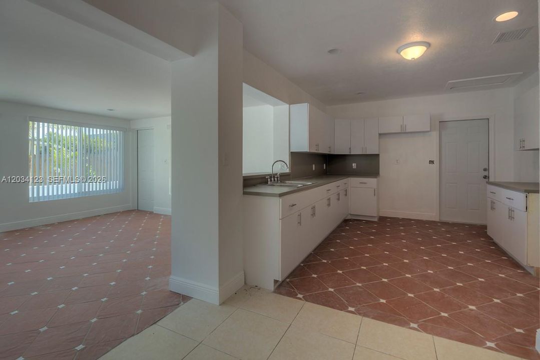 For Rent: $4,300 (4 beds, 2 baths, 1491 Square Feet)