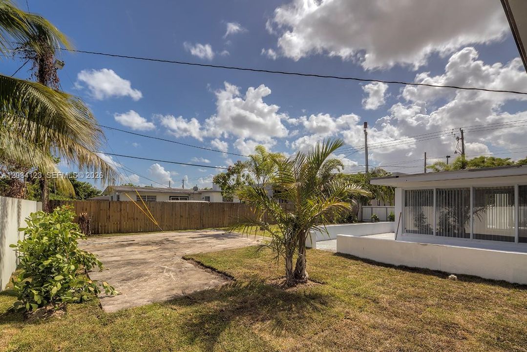 For Rent: $4,300 (4 beds, 2 baths, 1491 Square Feet)