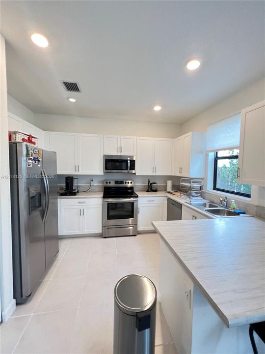 For Rent: $3,630 (3 beds, 2 baths, 1378 Square Feet)