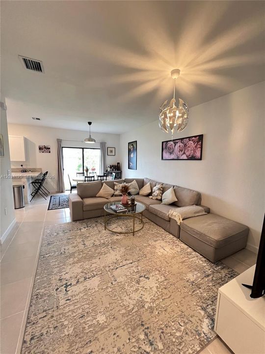 For Rent: $3,630 (3 beds, 2 baths, 1378 Square Feet)