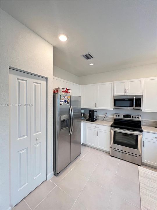 For Rent: $3,630 (3 beds, 2 baths, 1378 Square Feet)