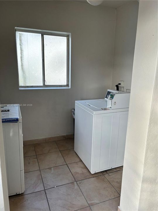 For Rent: $1,850 (1 beds, 1 baths, 648 Square Feet)