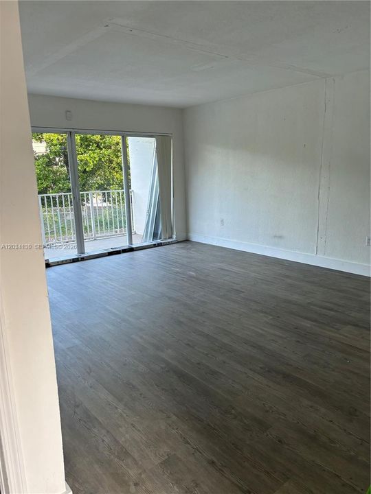 For Rent: $1,850 (1 beds, 1 baths, 648 Square Feet)