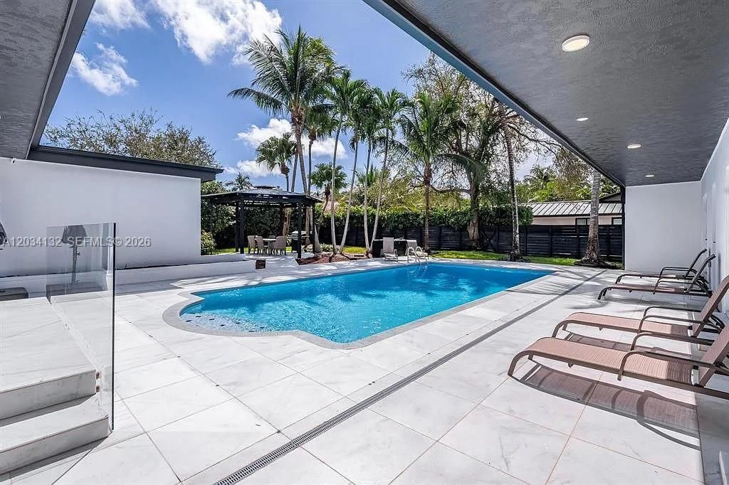 For Sale: $2,599,000 (5 beds, 4 baths, 4614 Square Feet)