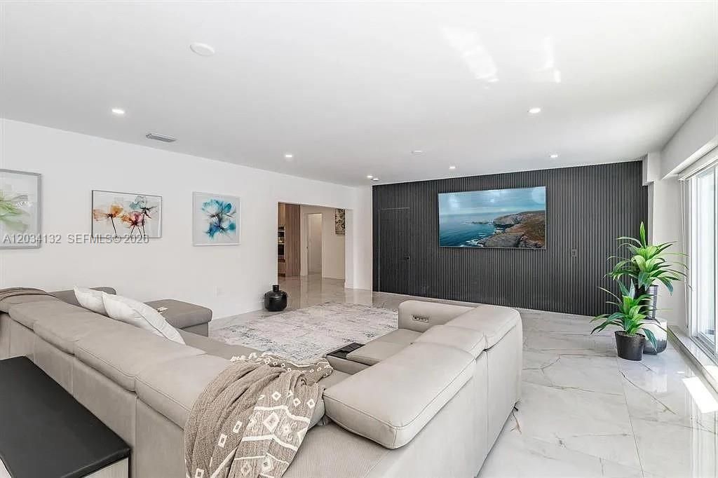For Sale: $2,599,000 (5 beds, 4 baths, 4614 Square Feet)