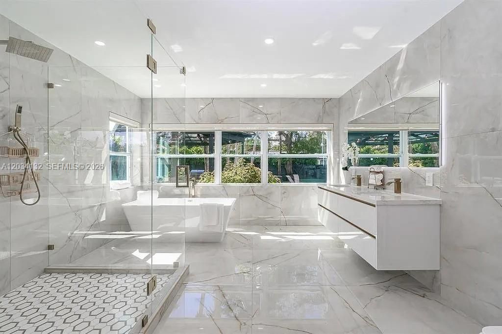 For Sale: $2,599,000 (5 beds, 4 baths, 4614 Square Feet)