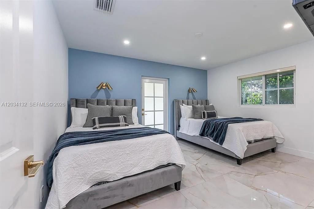 For Sale: $2,599,000 (5 beds, 4 baths, 4614 Square Feet)