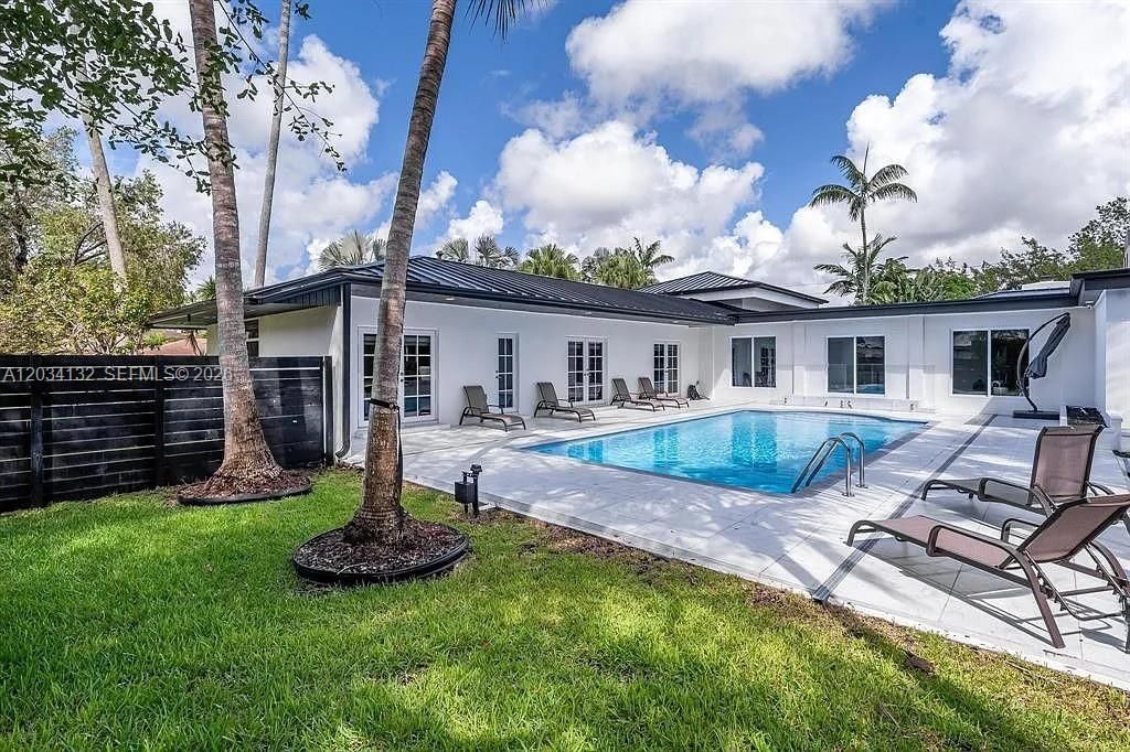 For Sale: $2,599,000 (5 beds, 4 baths, 4614 Square Feet)