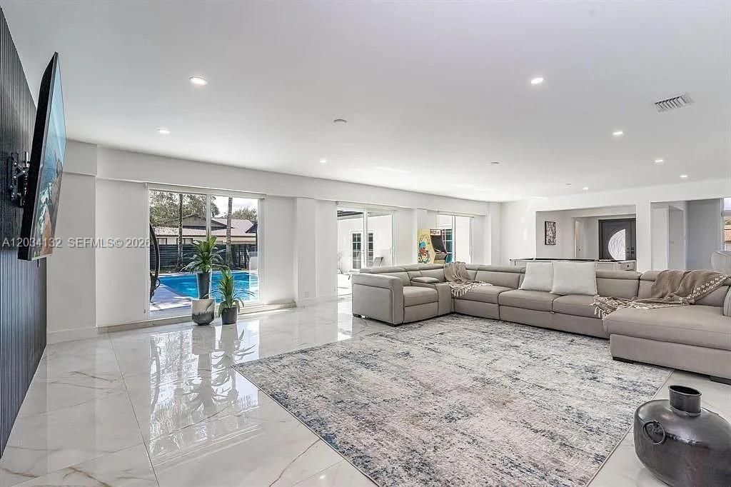 For Sale: $2,599,000 (5 beds, 4 baths, 4614 Square Feet)