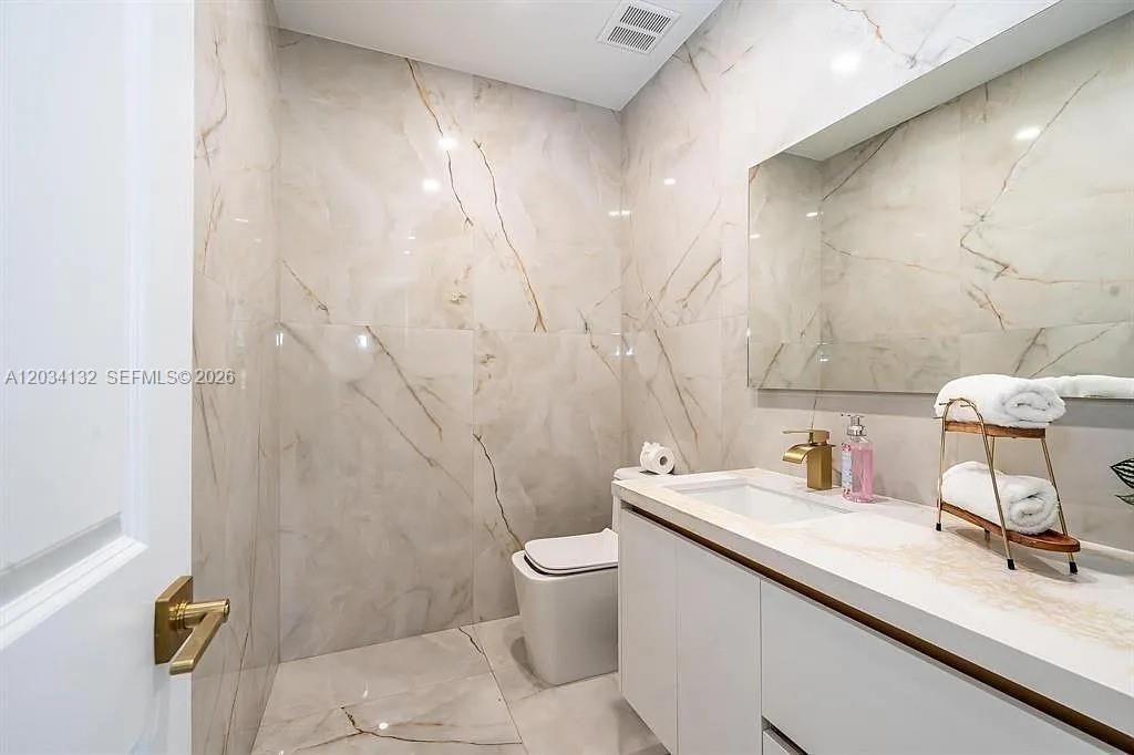 For Sale: $2,599,000 (5 beds, 4 baths, 4614 Square Feet)