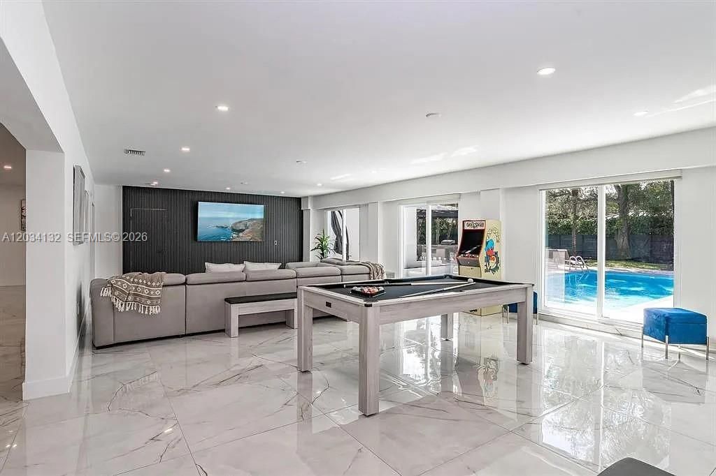 For Sale: $2,599,000 (5 beds, 4 baths, 4614 Square Feet)