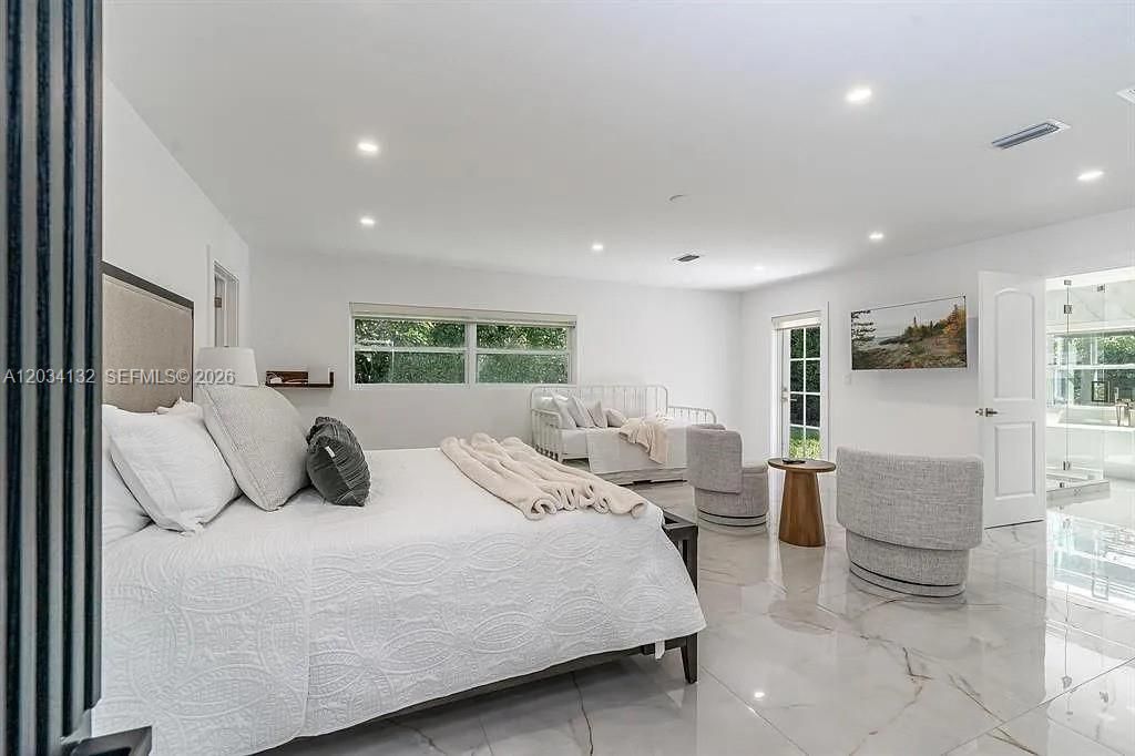 For Sale: $2,599,000 (5 beds, 4 baths, 4614 Square Feet)