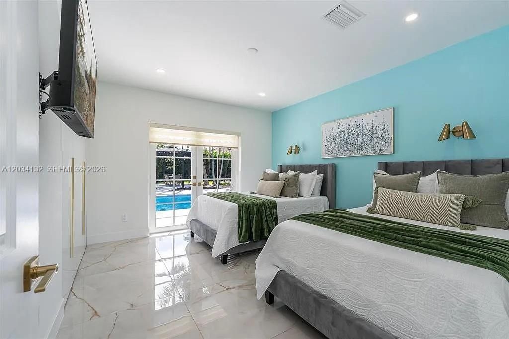 For Sale: $2,599,000 (5 beds, 4 baths, 4614 Square Feet)