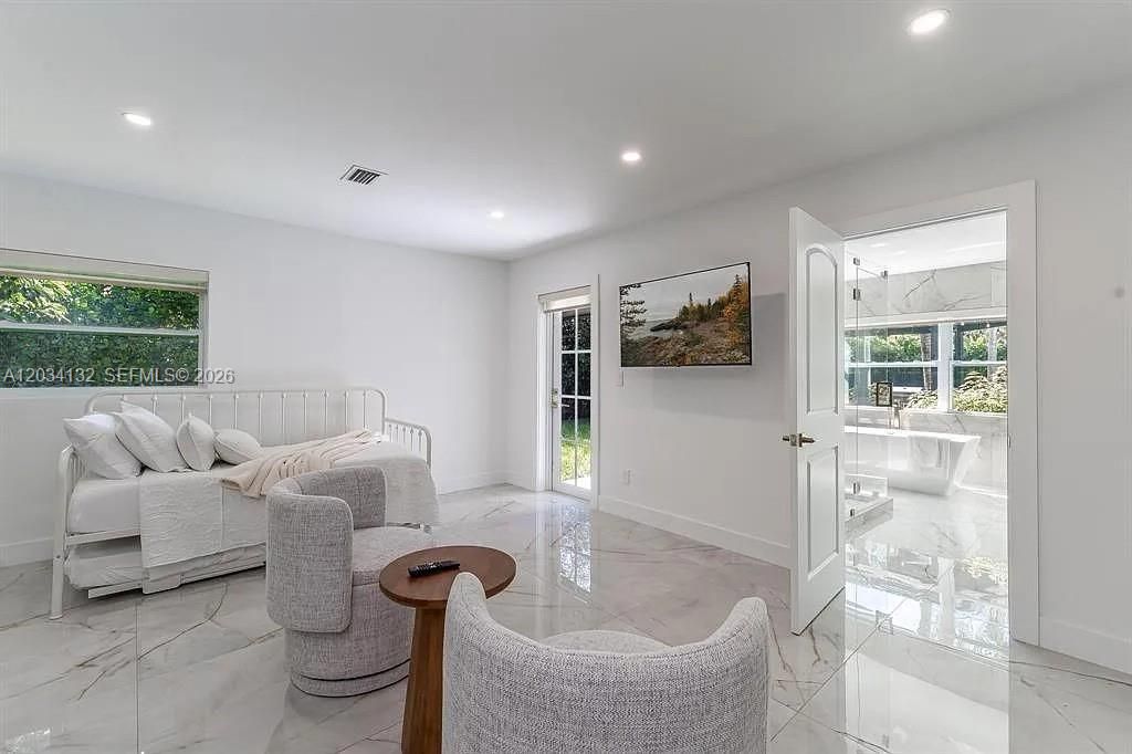 For Sale: $2,599,000 (5 beds, 4 baths, 4614 Square Feet)