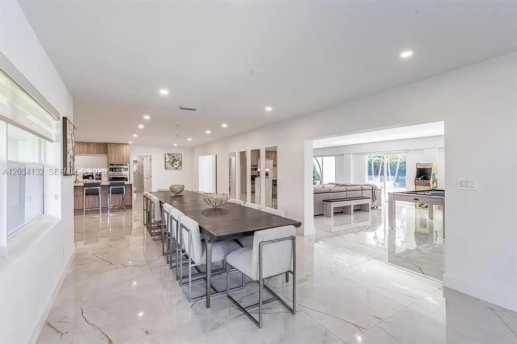 For Sale: $2,599,000 (5 beds, 4 baths, 4614 Square Feet)