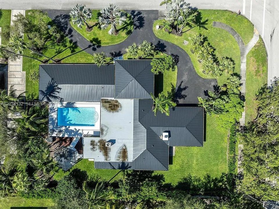 For Sale: $2,599,000 (5 beds, 4 baths, 4614 Square Feet)
