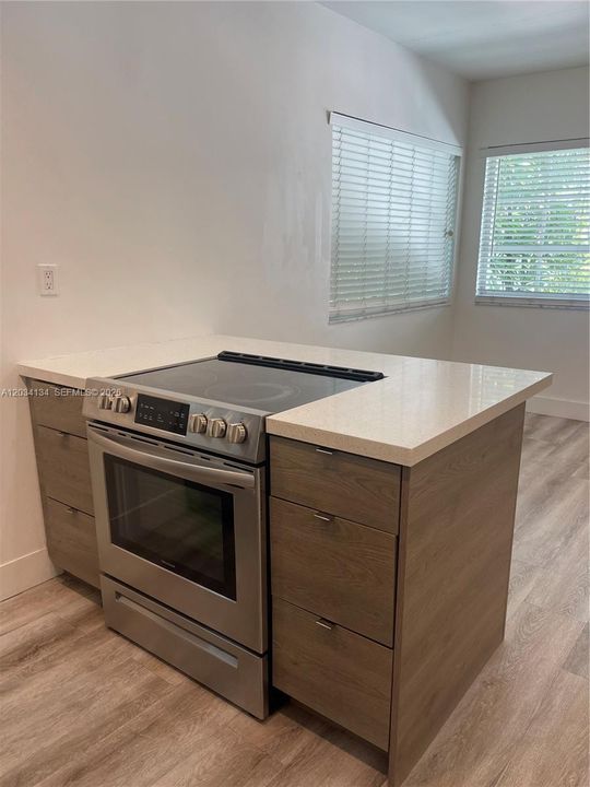 В аренду: $2,300 (1 спален, 1 ванн, 659 Квадратных фут)
