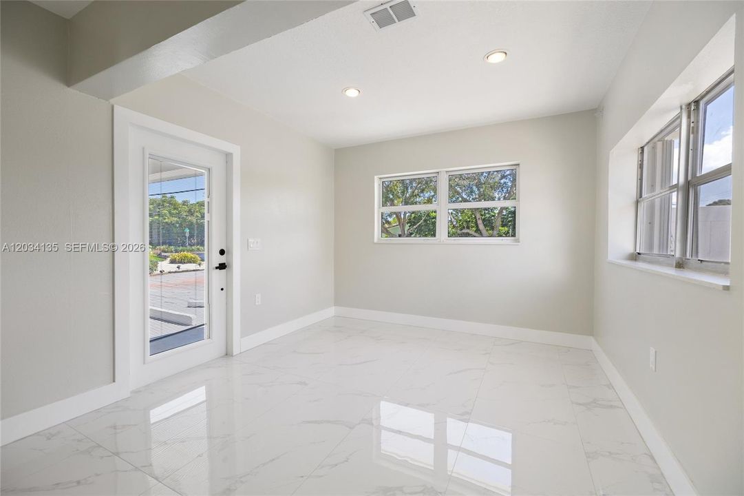 For Rent: $4,800 (3 beds, 3 baths, 1744 Square Feet)