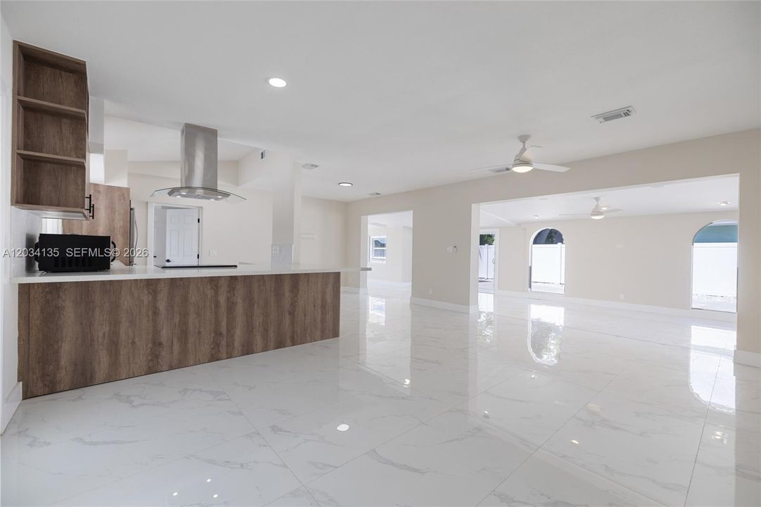 For Rent: $4,800 (3 beds, 3 baths, 1744 Square Feet)