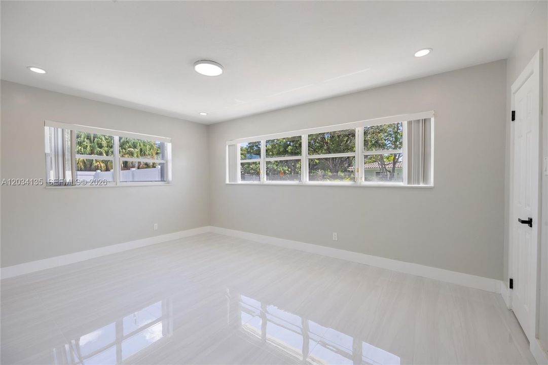 For Rent: $4,800 (3 beds, 3 baths, 1744 Square Feet)