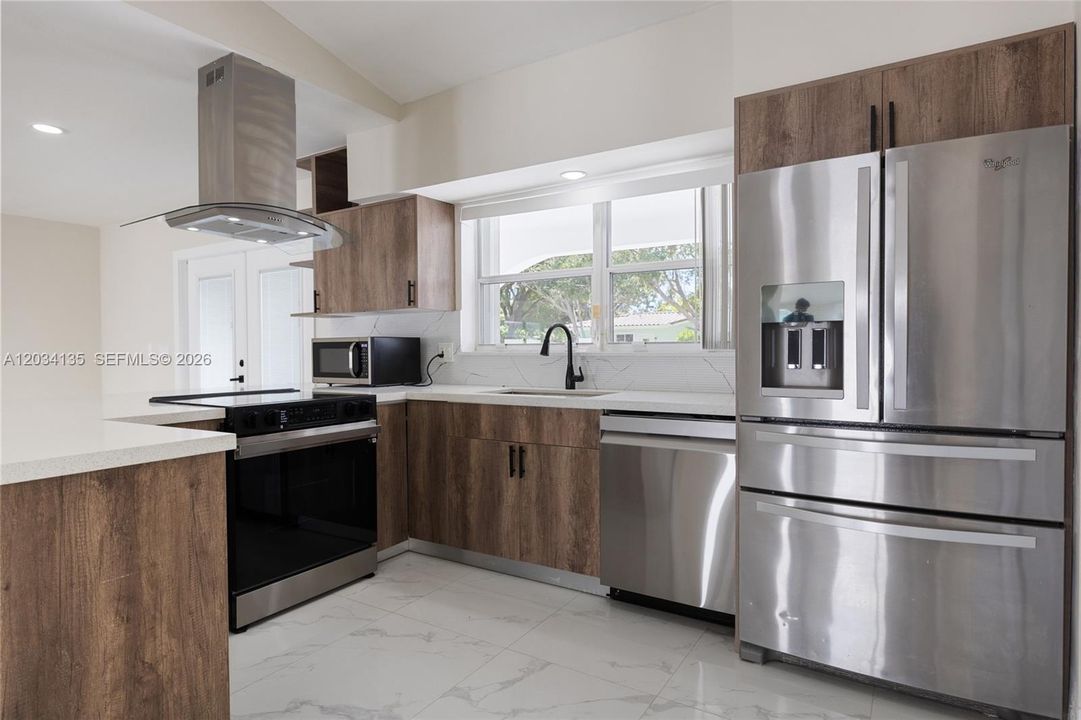For Rent: $4,800 (3 beds, 3 baths, 1744 Square Feet)