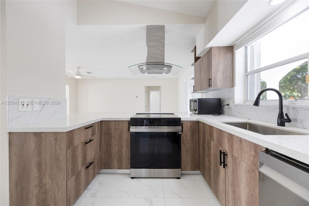 For Rent: $4,800 (3 beds, 3 baths, 1744 Square Feet)