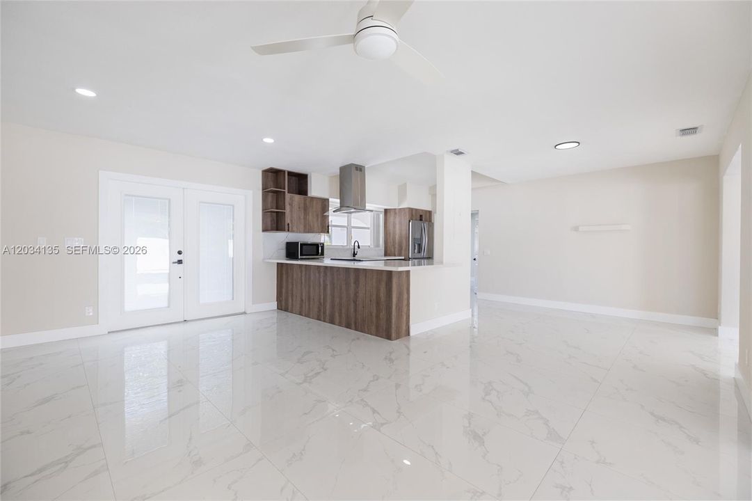 For Rent: $4,800 (3 beds, 3 baths, 1744 Square Feet)