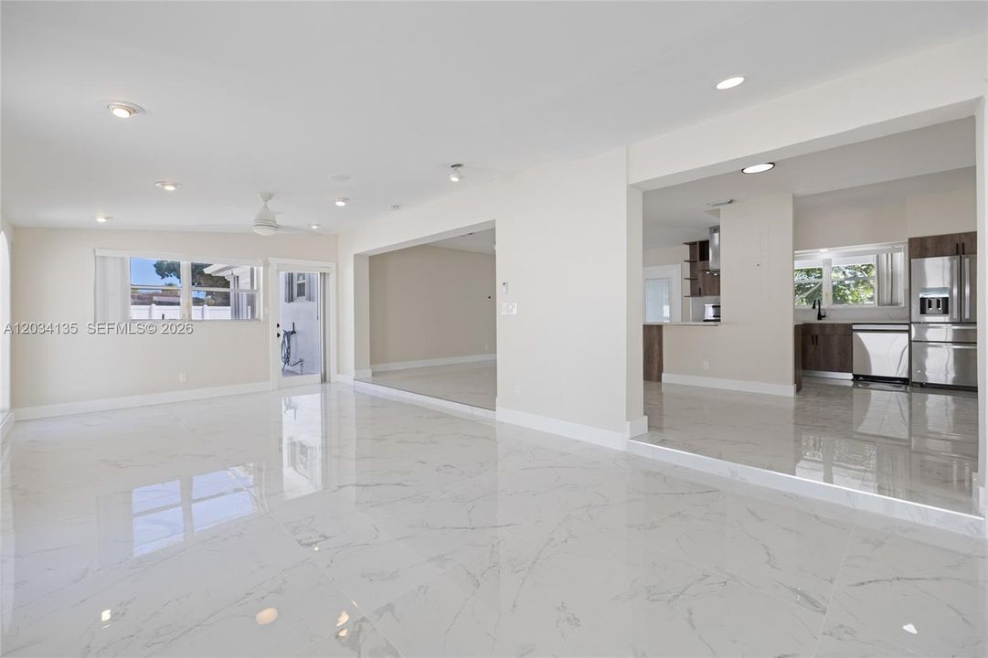 For Rent: $4,800 (3 beds, 3 baths, 1744 Square Feet)