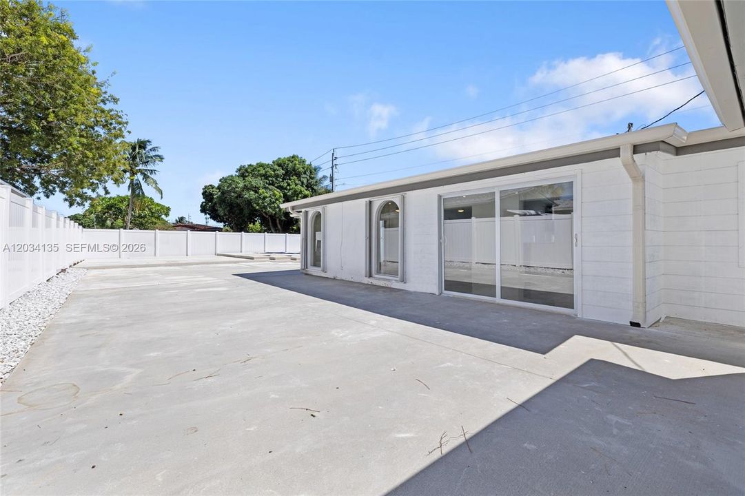 For Rent: $4,800 (3 beds, 3 baths, 1744 Square Feet)