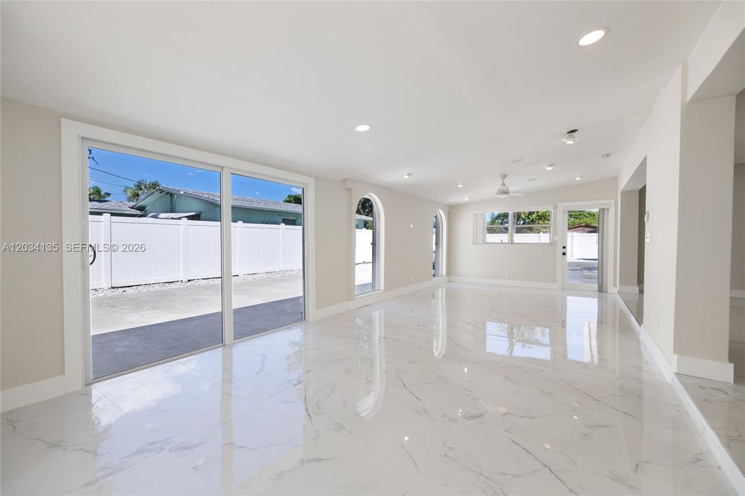 For Rent: $4,800 (3 beds, 3 baths, 1744 Square Feet)