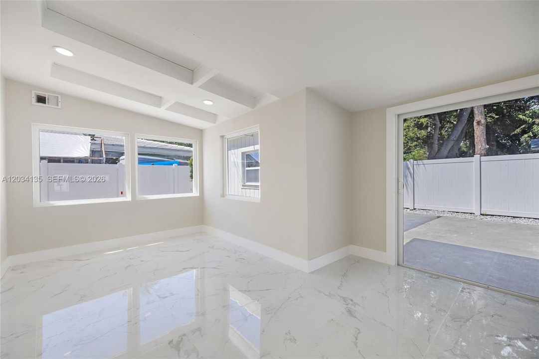For Rent: $4,800 (3 beds, 3 baths, 1744 Square Feet)