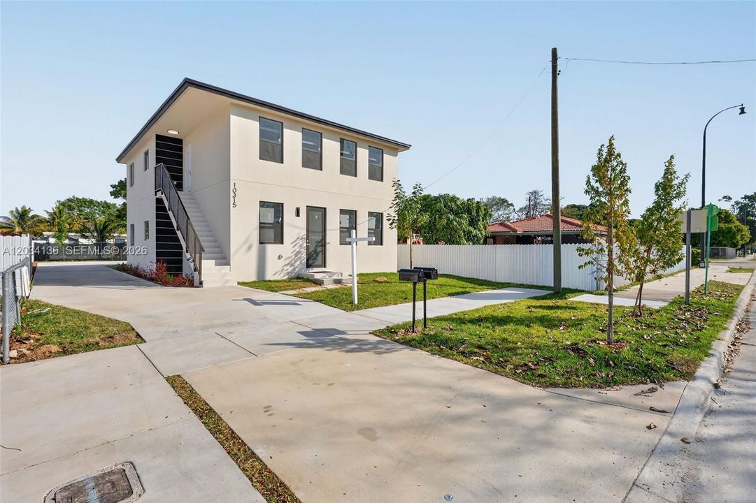 For Sale: $795,000 (0 beds, 0 baths, 1184 Square Feet)