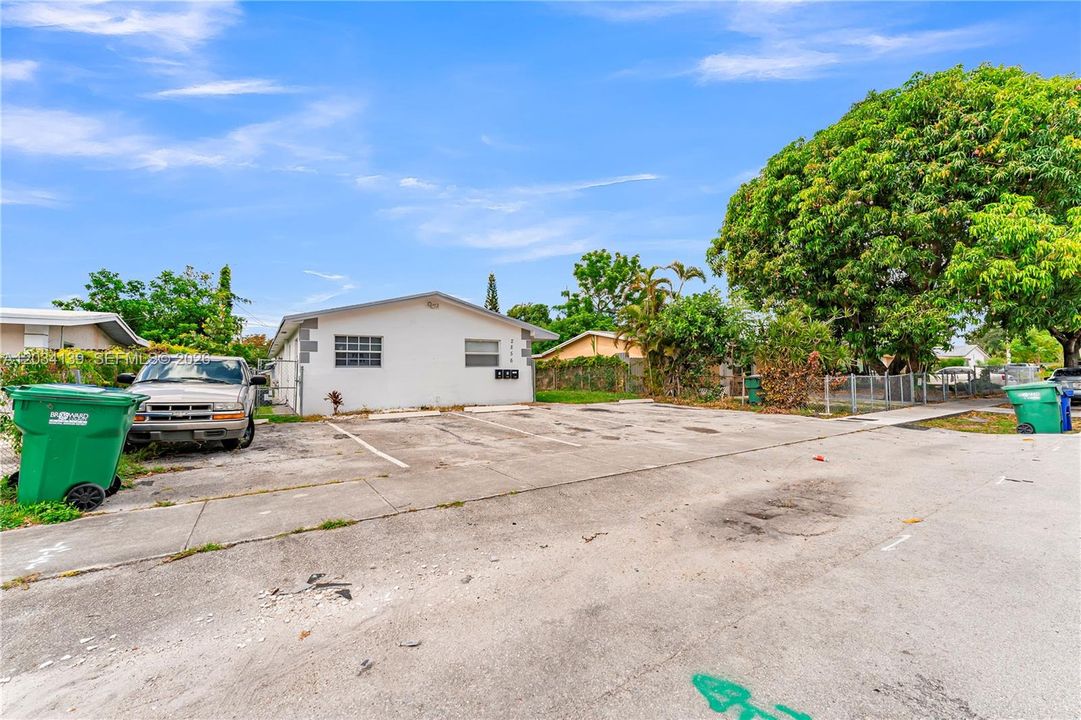 For Rent: $2,800 (3 beds, 2 baths, 1440 Square Feet)