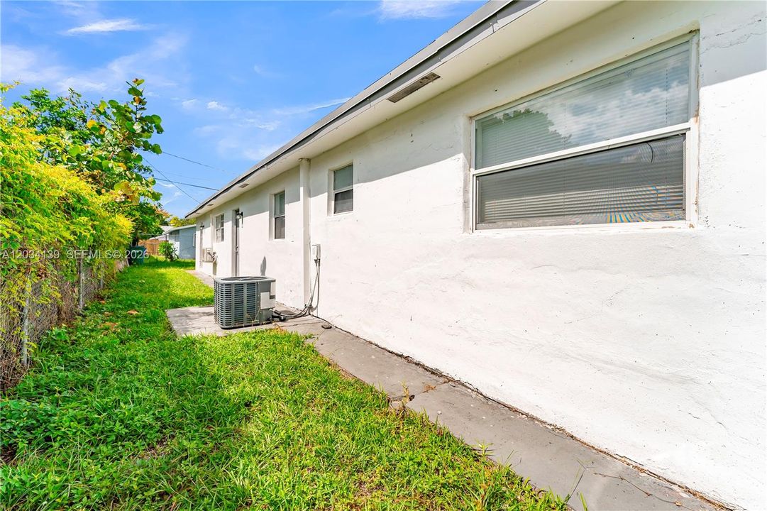 For Rent: $2,800 (3 beds, 2 baths, 1440 Square Feet)