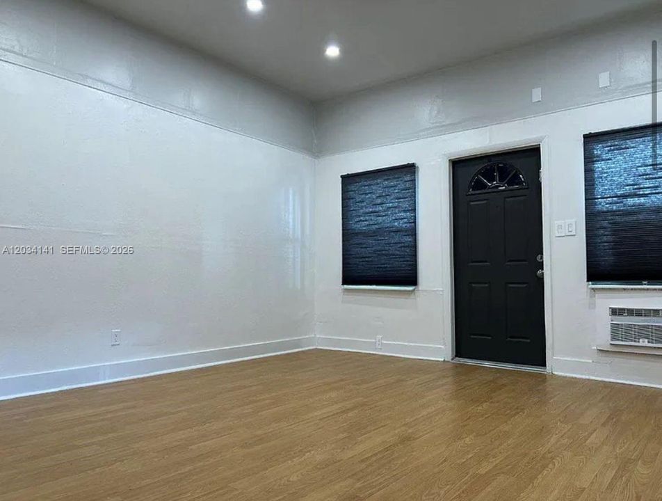 For Rent: $1,500 (1 beds, 1 baths, 2887 Square Feet)