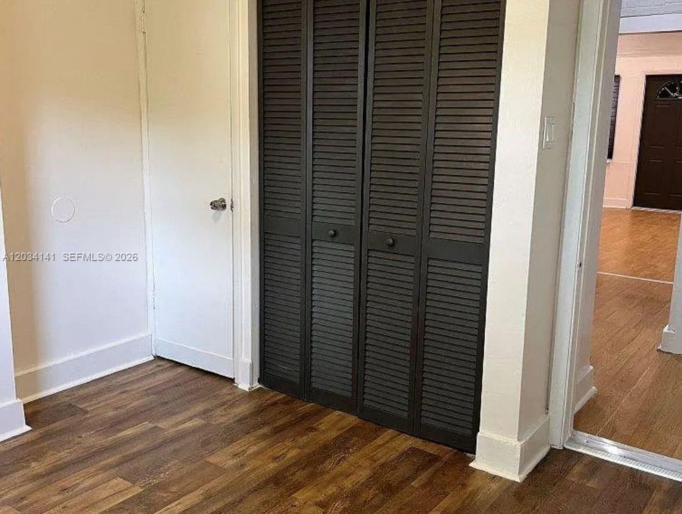 For Rent: $1,500 (1 beds, 1 baths, 2887 Square Feet)