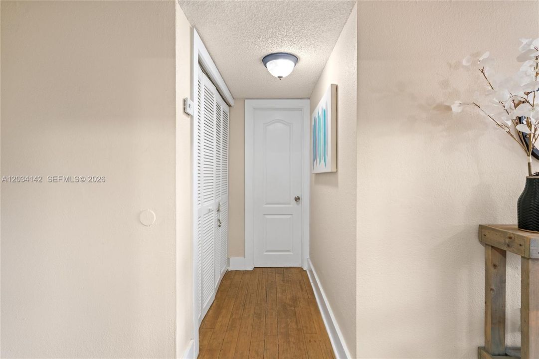 For Sale: $254,900 (1 beds, 1 baths, 840 Square Feet)