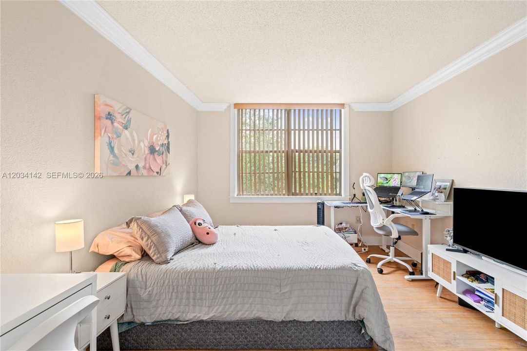 For Sale: $254,900 (1 beds, 1 baths, 840 Square Feet)