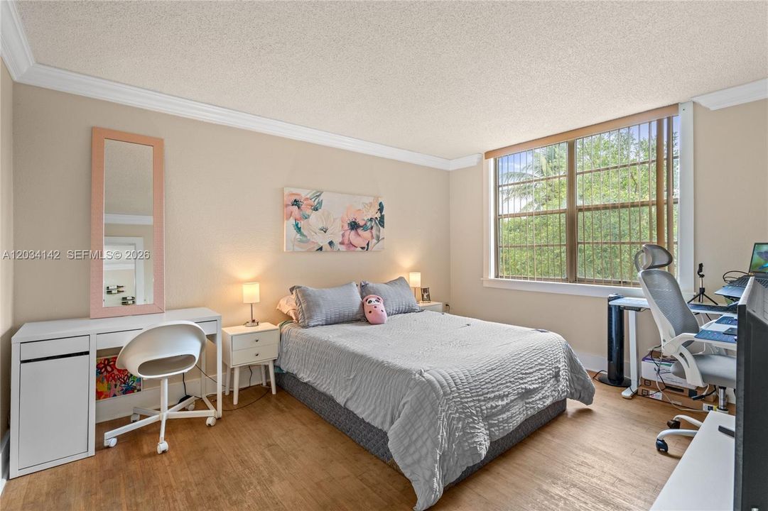 For Sale: $254,900 (1 beds, 1 baths, 840 Square Feet)
