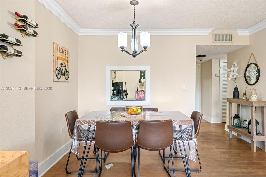 For Sale: $254,900 (1 beds, 1 baths, 840 Square Feet)