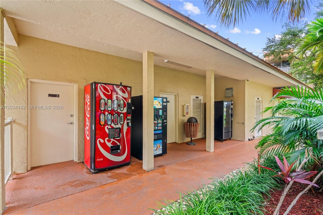 For Sale: $254,900 (1 beds, 1 baths, 840 Square Feet)