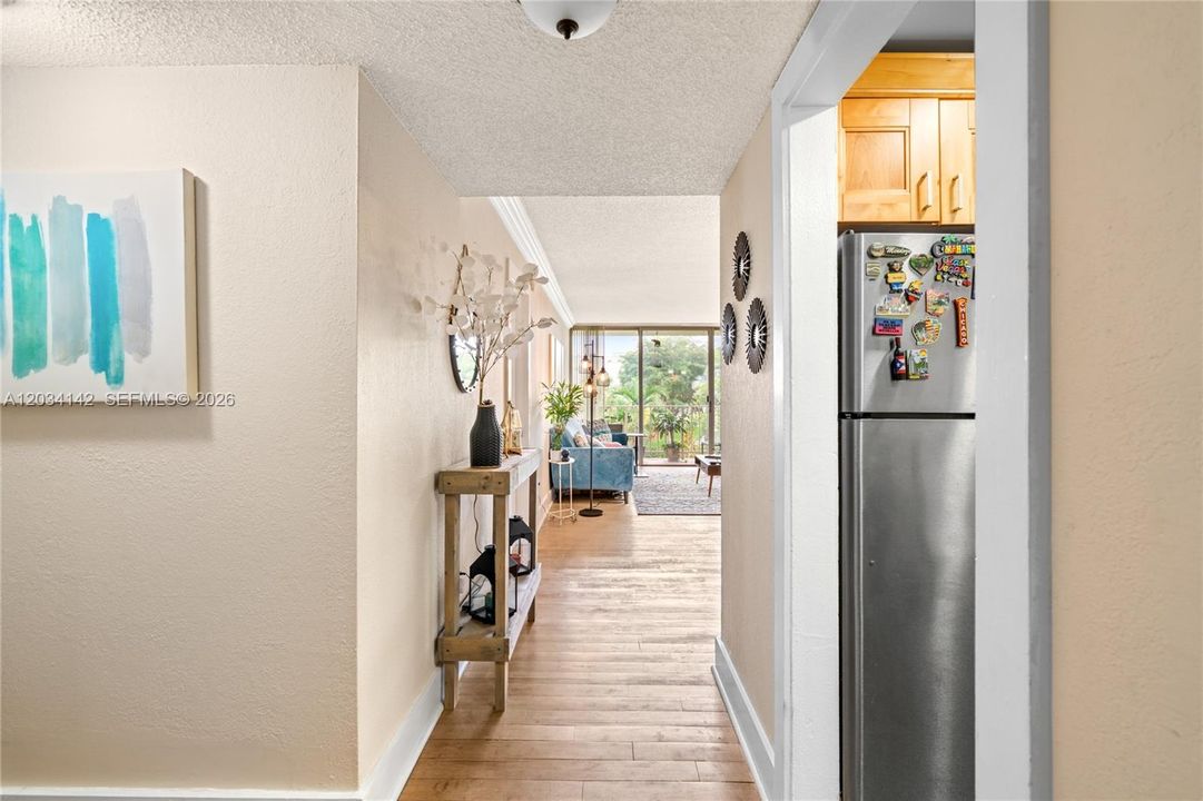 For Sale: $254,900 (1 beds, 1 baths, 840 Square Feet)