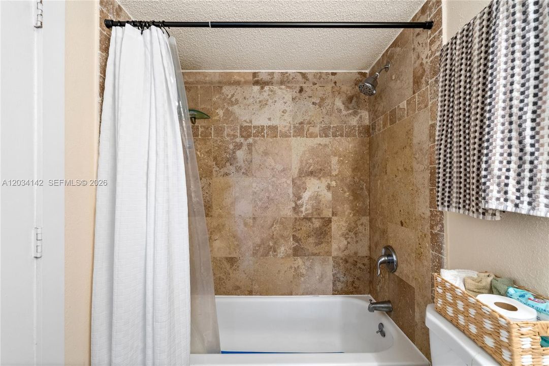 For Sale: $254,900 (1 beds, 1 baths, 840 Square Feet)