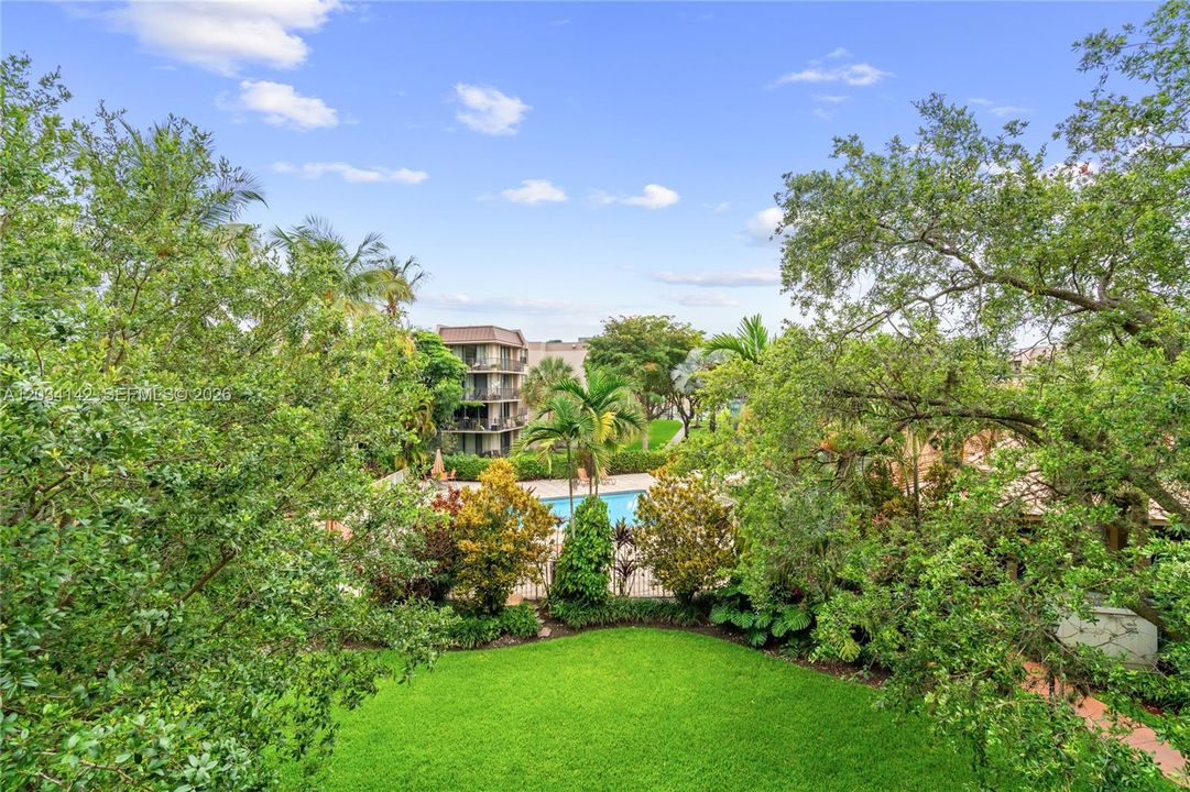For Sale: $254,900 (1 beds, 1 baths, 840 Square Feet)