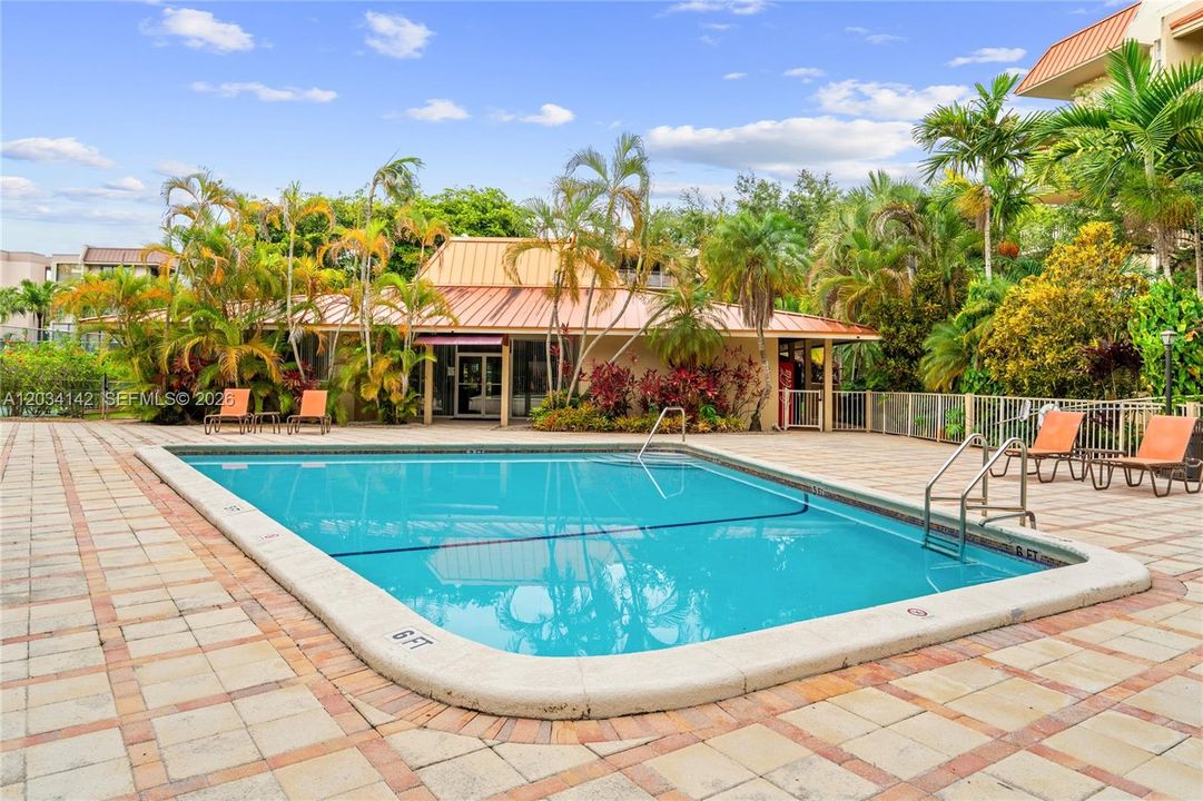 For Sale: $254,900 (1 beds, 1 baths, 840 Square Feet)